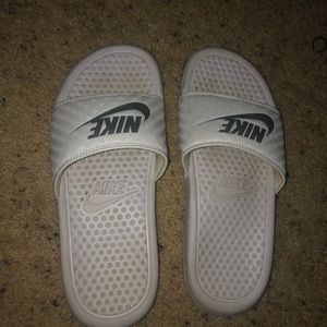 NIKE SLIDES